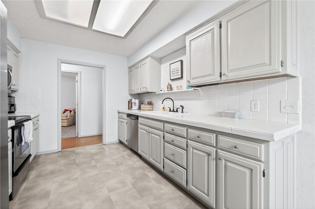 2006 11th Street, Rogers, AR 72758