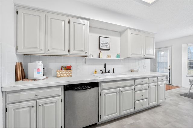 2006 11th Street, Rogers, AR 72758