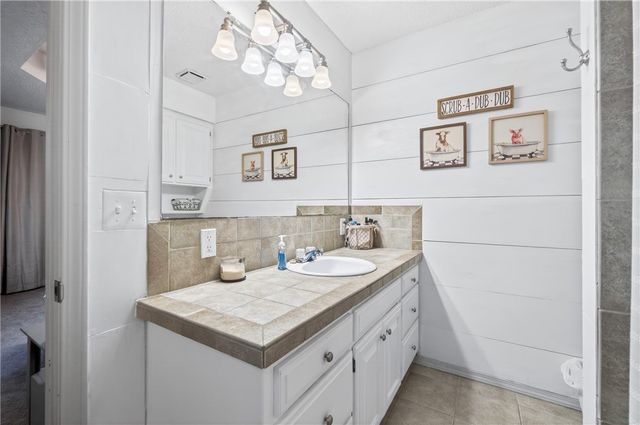 2006 11th Street, Rogers, AR 72758