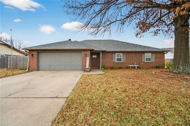2006 11th Street, Rogers, AR 72758