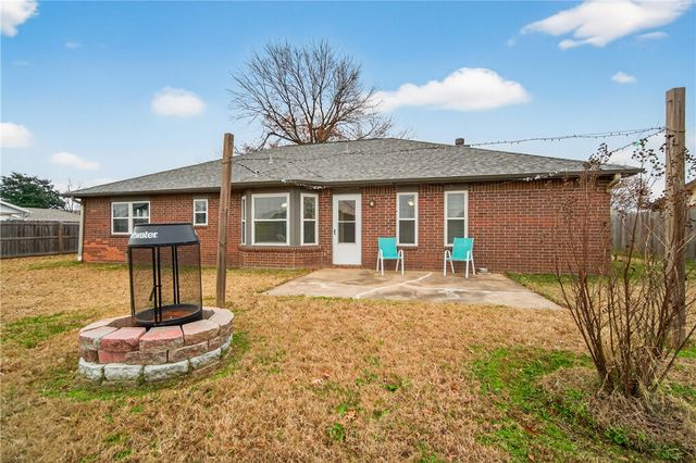 2006 11th Street, Rogers, AR 72758