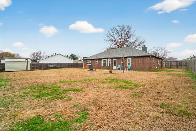 2006 11th Street, Rogers, AR 72758