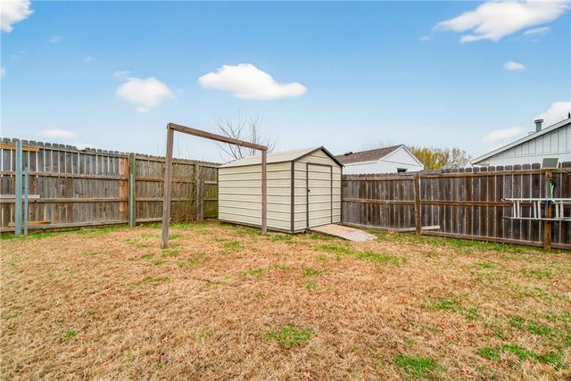 2006 11th Street, Rogers, AR 72758