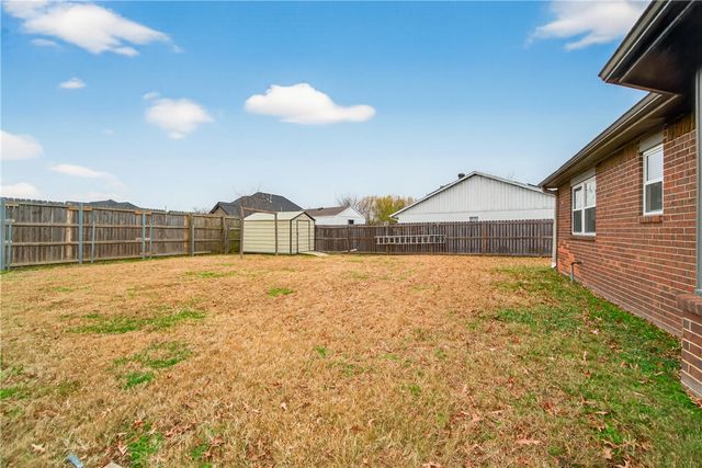 2006 11th Street, Rogers, AR 72758
