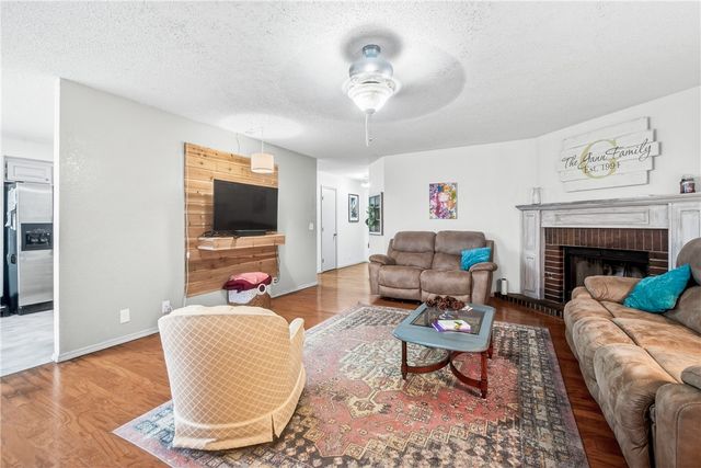 2006 11th Street, Rogers, AR 72758