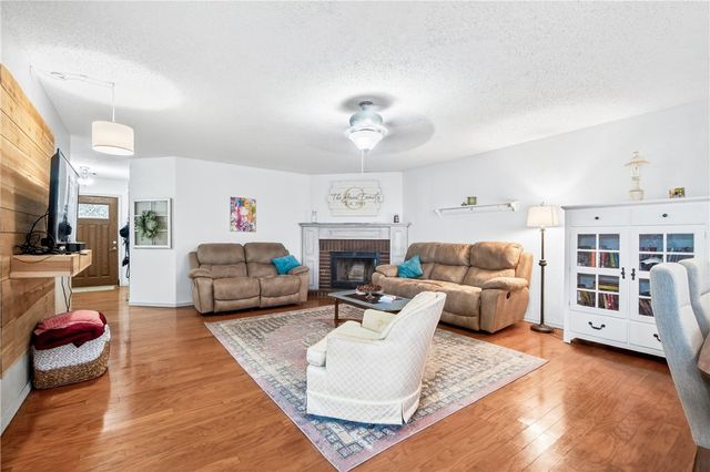 2006 11th Street, Rogers, AR 72758