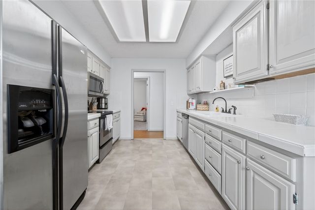 2006 11th Street, Rogers, AR 72758