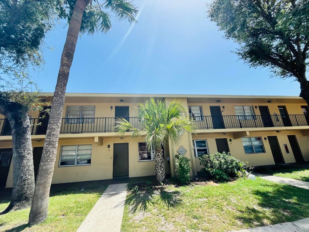 635 SW 20th Court N 9B, Delray Beach, FL 33445