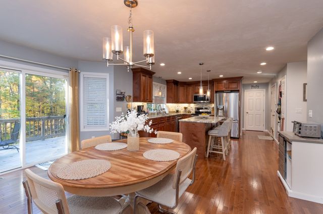 12 Gardner Ave, Sturbridge, MA 01566
