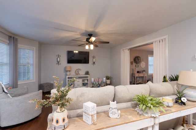 12 Gardner Ave, Sturbridge, MA 01566
