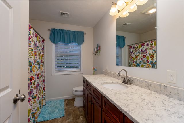 12 Gardner Ave, Sturbridge, MA 01566