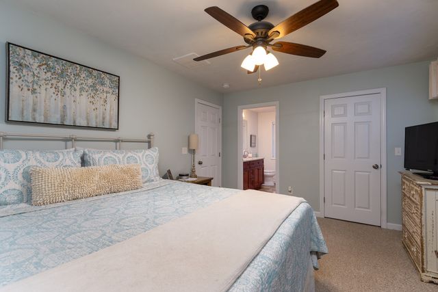 12 Gardner Ave, Sturbridge, MA 01566