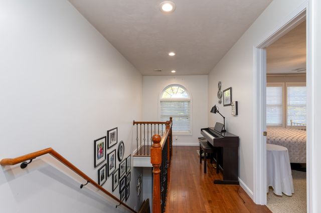 12 Gardner Ave, Sturbridge, MA 01566