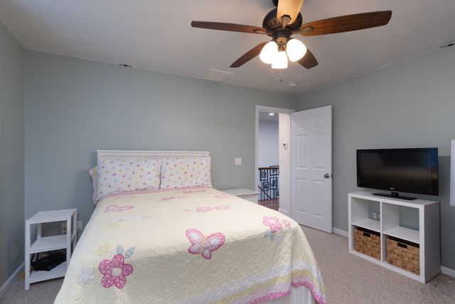 12 Gardner Ave, Sturbridge, MA 01566