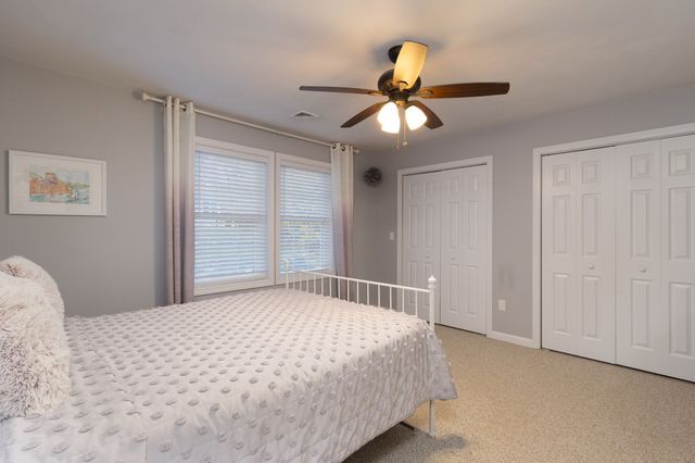 12 Gardner Ave, Sturbridge, MA 01566