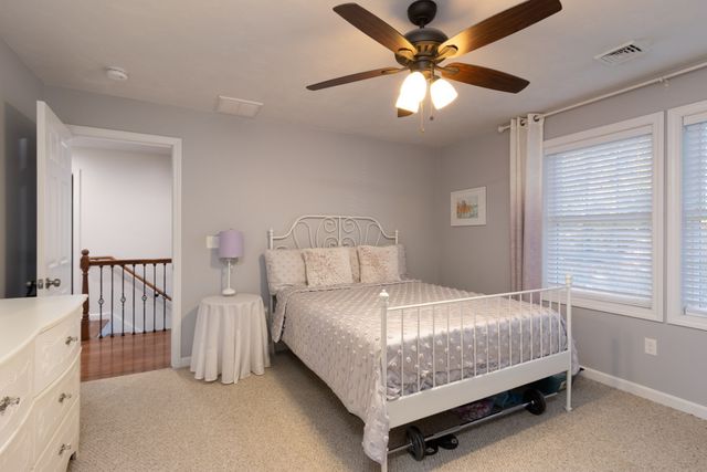 12 Gardner Ave, Sturbridge, MA 01566