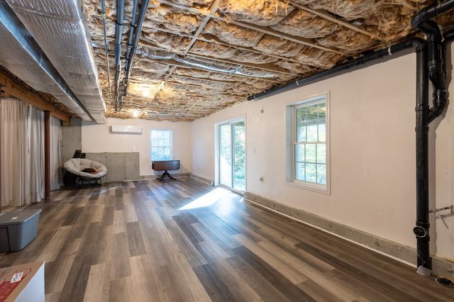 12 Gardner Ave, Sturbridge, MA 01566