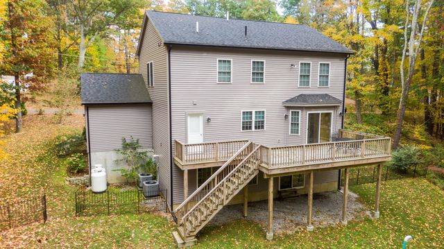 12 Gardner Ave, Sturbridge, MA 01566