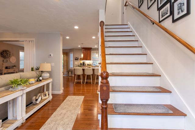 12 Gardner Ave, Sturbridge, MA 01566