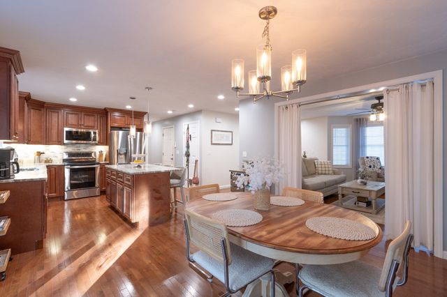 12 Gardner Ave, Sturbridge, MA 01566