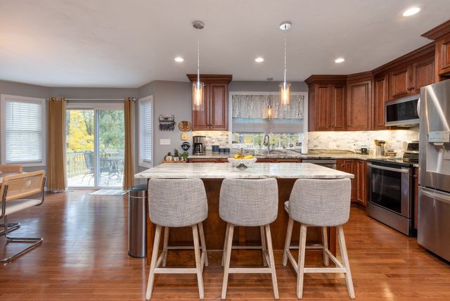 12 Gardner Ave, Sturbridge, MA 01566