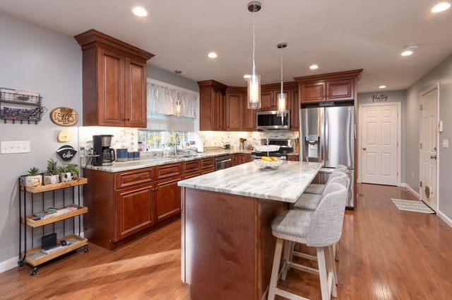 12 Gardner Ave, Sturbridge, MA 01566