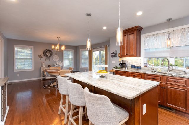 12 Gardner Ave, Sturbridge, MA 01566