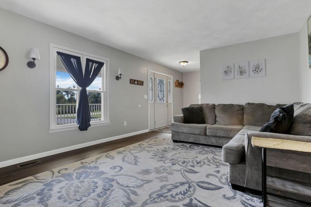 5056 Deeds Road SW, Pataskala, OH 43062