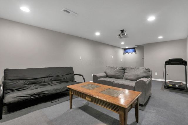 5056 Deeds Road SW, Pataskala, OH 43062