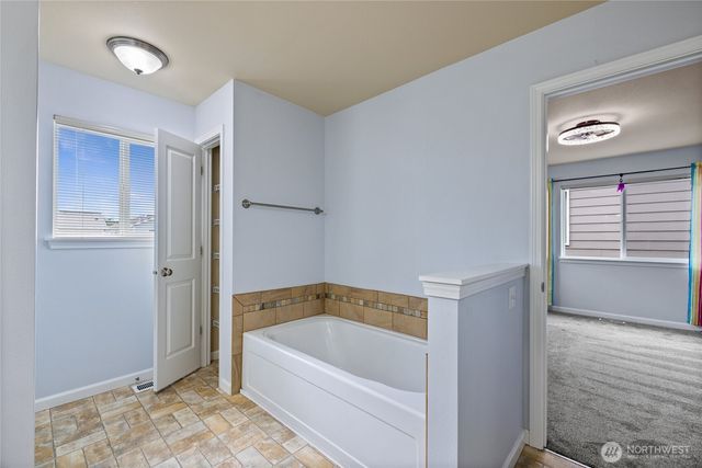 7605 Kodiak Avenue NE, Lacey, WA 98516