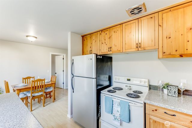 30212 10th Avenue S, Federal Way, WA 98003