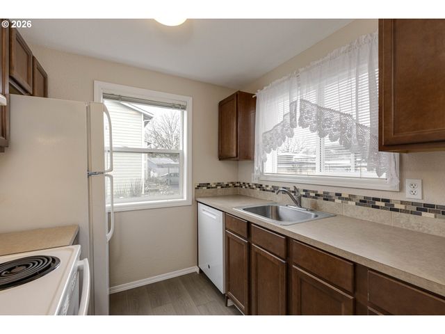 3305 E VITTORIA Way 24, Newberg, OR 97132