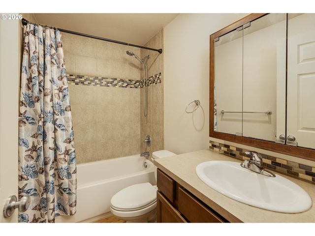 3305 E VITTORIA Way 24, Newberg, OR 97132