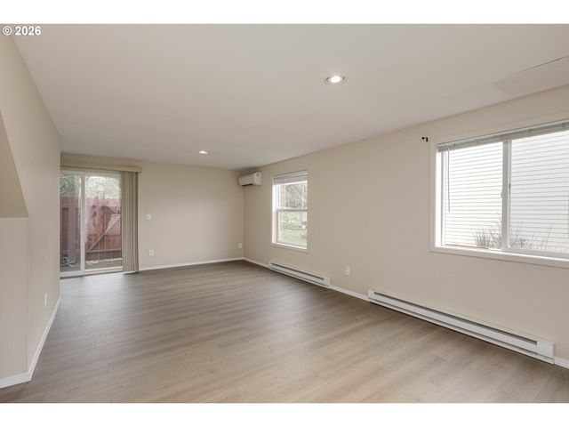 3305 E VITTORIA Way 24, Newberg, OR 97132