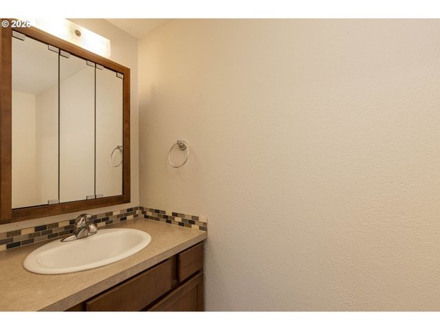 3305 E VITTORIA Way 24, Newberg, OR 97132