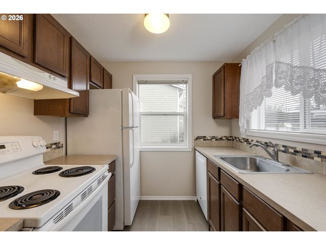 3305 E VITTORIA Way 24, Newberg, OR 97132