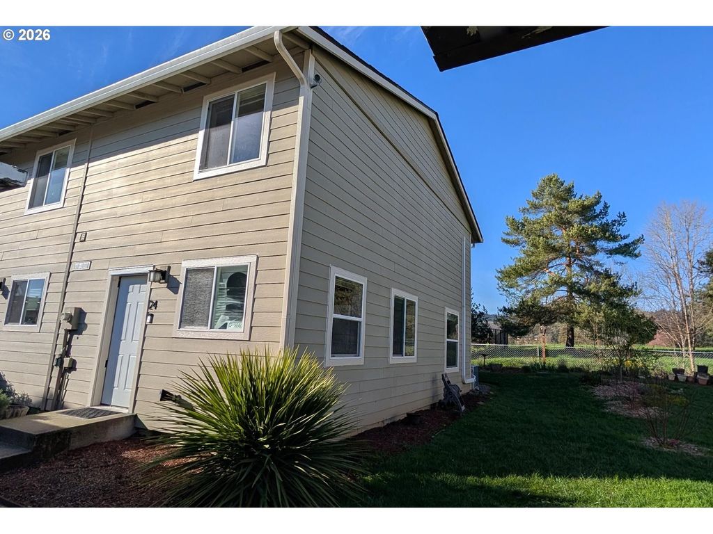 3305 E VITTORIA Way 24, Newberg, OR 97132