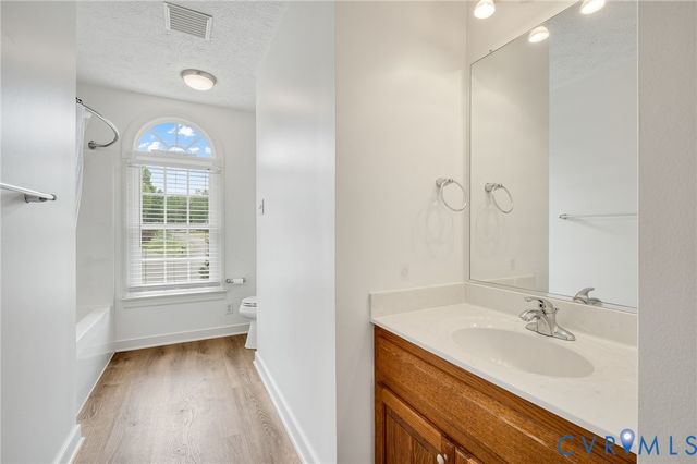 8250 Sugar Wood Dr, Mechanicsville, VA 23116