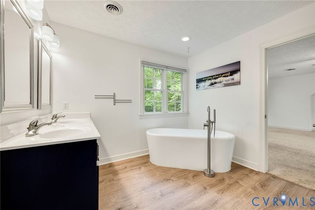8250 Sugar Wood Dr, Mechanicsville, VA 23116