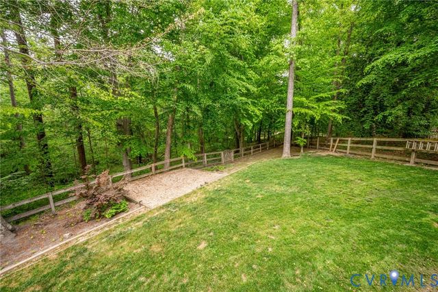 8250 Sugar Wood Dr, Mechanicsville, VA 23116