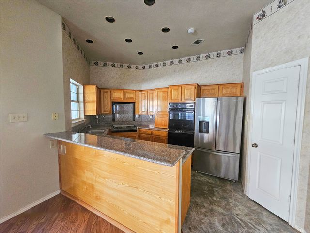 5817 Fox Hunt Drive, Arlington, TX 76017