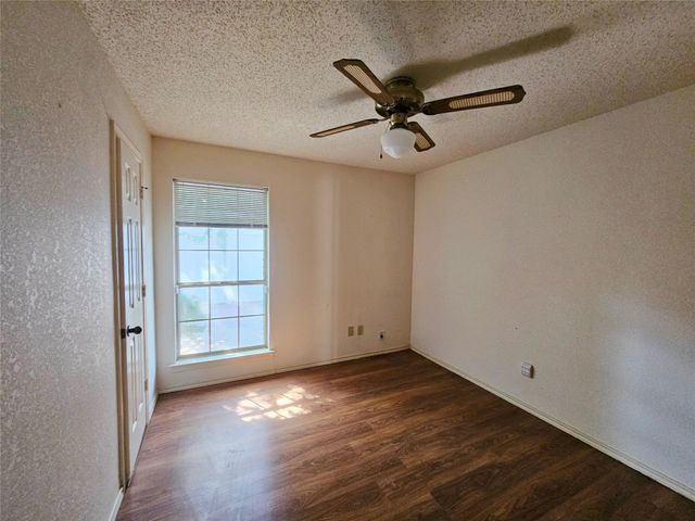 5817 Fox Hunt Drive, Arlington, TX 76017