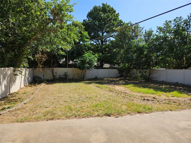 5817 Fox Hunt Drive, Arlington, TX 76017