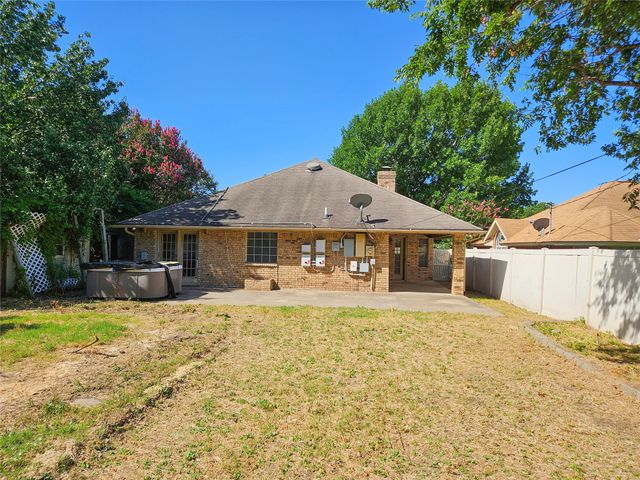 5817 Fox Hunt Drive, Arlington, TX 76017