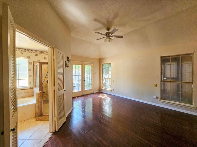 5817 Fox Hunt Drive, Arlington, TX 76017
