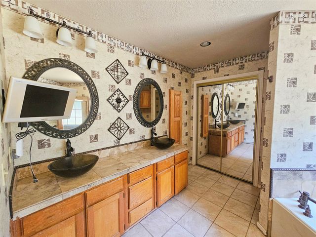 5817 Fox Hunt Drive, Arlington, TX 76017