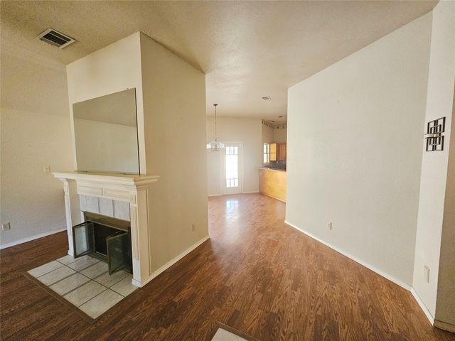 5817 Fox Hunt Drive, Arlington, TX 76017