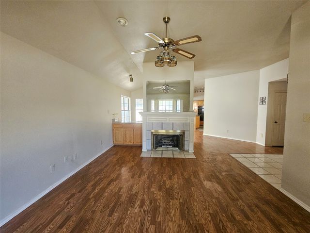 5817 Fox Hunt Drive, Arlington, TX 76017