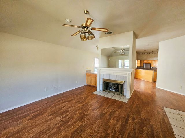 5817 Fox Hunt Drive, Arlington, TX 76017