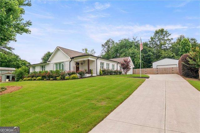 5025 Lakewood Drive, Acworth, GA 30101